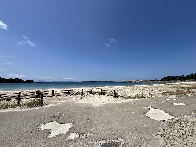 山陰側にある吉母海水浴場。夏に人気の静かなビーチ。
