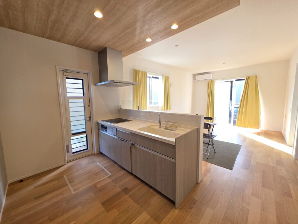 下関市安岡のオール電化中古戸建、タッチレス水栓付きシステムキッチン